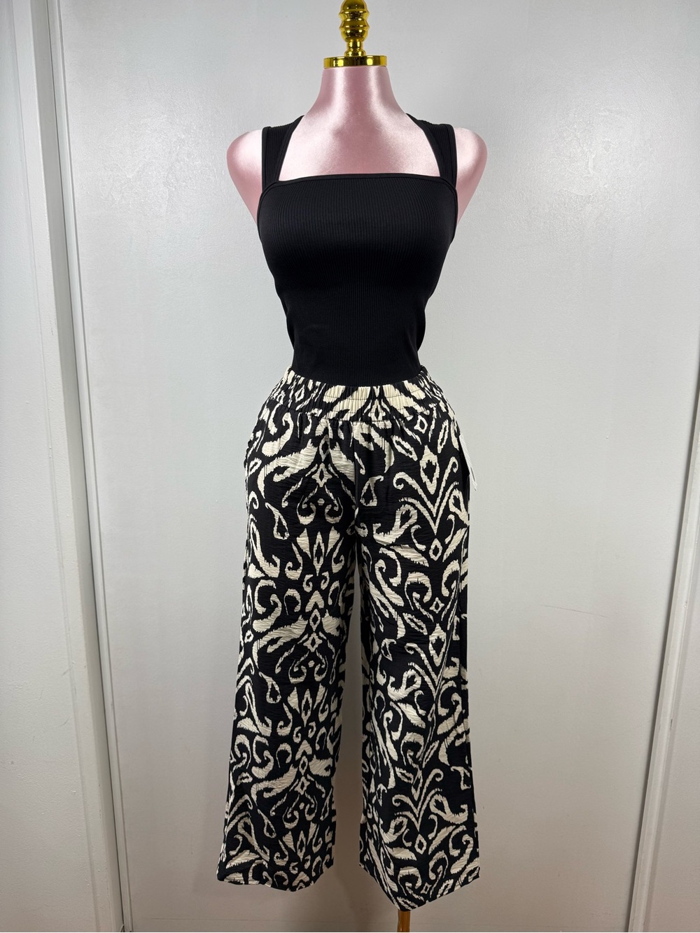 New Mix Black & White Ikat Print Wide Leg Cropped Pants Size Small NWT